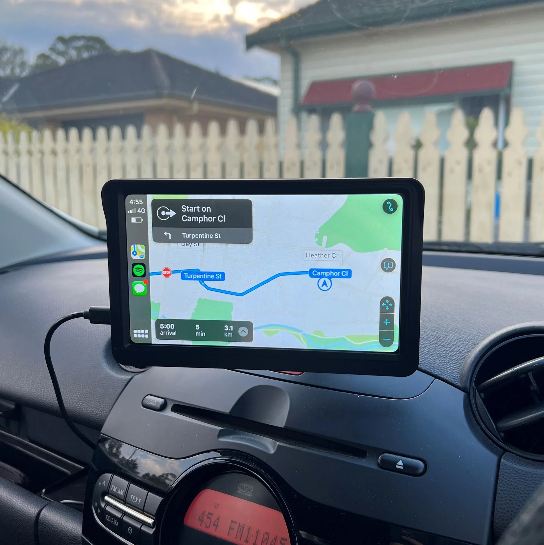 | Apple CarPlay & Android Auto